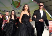 Завършващите СУ „Любен Каравелов“ дефилираха в балната си вечер